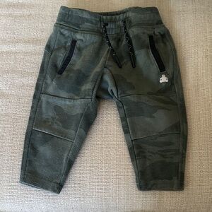 GAP FIT Camouflage Jogger Pants